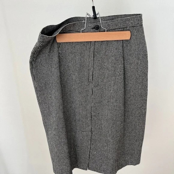 Vintage Black and White Houndstooth plaid pencil skirt - Picture 2 of 6